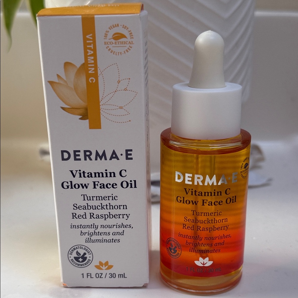Brand new!!! Derma E Vitamin C Glow Face Oil - 1 fl oz